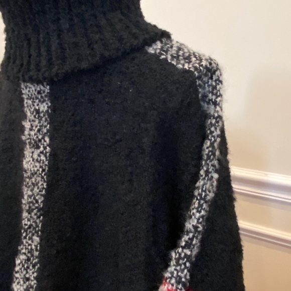 *One Left* Turtleneck Black White & Red Poncho - Picture 7 of 7